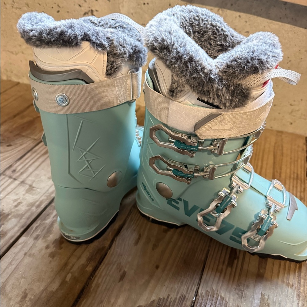 Women's Aqua Ski Boots with Plush Lining